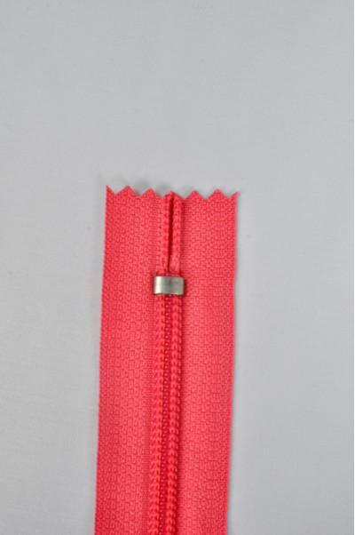 ZIP031  4號拉鏈  個人單頭拉鏈款式  聚酯牙拉鏈   密尾拉鏈款式  不設單獨拉鍊訂購 後面照